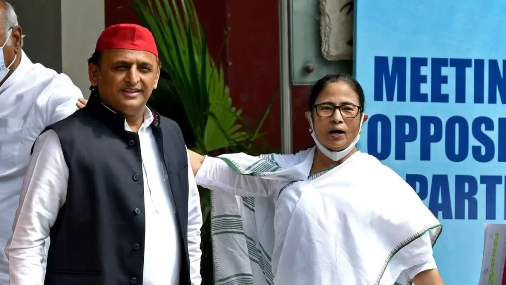 mamta_and_akhilesh_